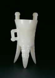 Kaiserliches Libationsgefäß aus Bronze in Jue-Form, Qianlong-Periode (1736-95)